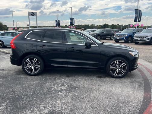 2018 Volvo XC60 T5 Momentum