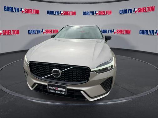 2024 Volvo XC60 Recharge Plug-In Hybrid T8 Plus Dark Theme