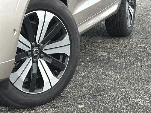 2024 Volvo XC60 Recharge Plug-In Hybrid T8 Plus Dark Theme