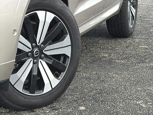 2024 Volvo XC60 Recharge Plug-In Hybrid T8 Plus Dark Theme