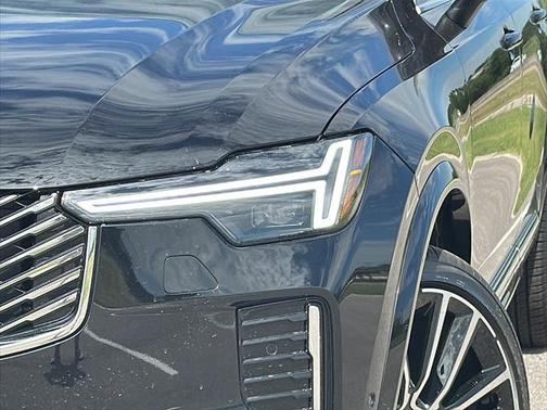 2025 Volvo XC90 B6 Ultra