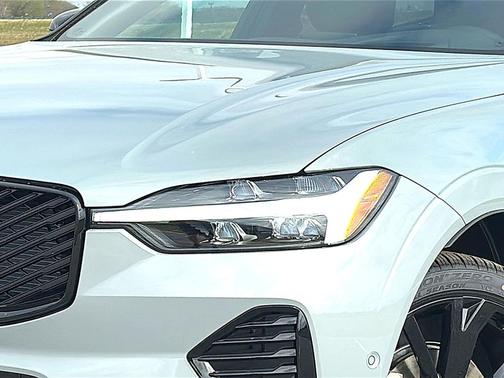 2026 Volvo XC60 B5 Ultra Black Edition