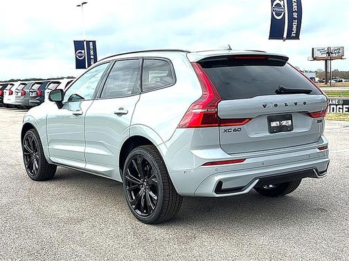 2026 Volvo XC60 B5 Ultra Black Edition