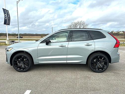 2026 Volvo XC60 B5 Ultra Black Edition