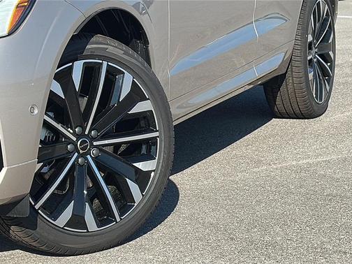 2026 Volvo XC60 B5 Ultra