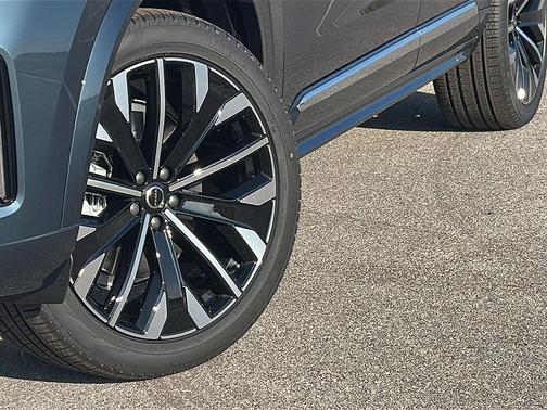 2026 Volvo XC90 B6 Core