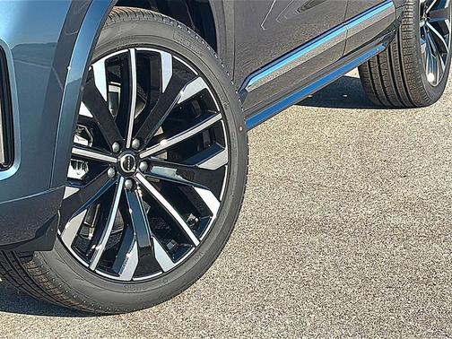 2026 Volvo XC90 B6 Core