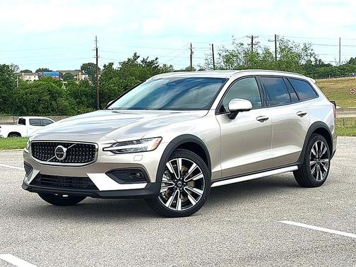 Bright Dusk Metallic 2026 Volvo V60 Cross Country Ultra, B5 AWD Gas (mild hybrid)