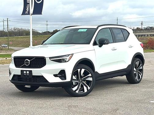 2026 Volvo XC40 Plus, B5 AWD Gas (mild hybrid), Dark