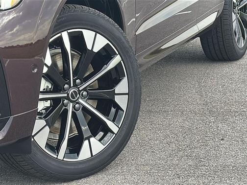 2026 Volvo XC60 Plug-In Hybrid T8 Plus