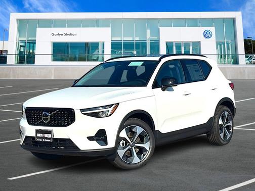 2026 Volvo XC40 B5 Plus