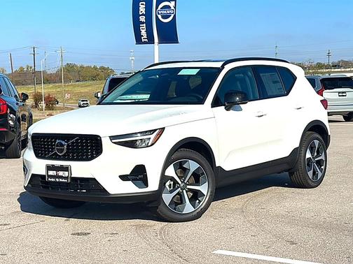 2026 Volvo XC40 B5 Plus