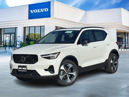 2026 Volvo XC40 B5 Plus