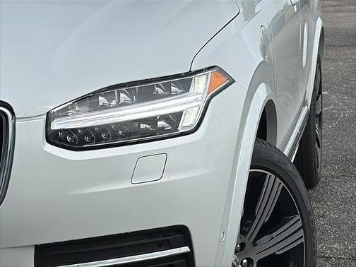 2025 Volvo XC90 Plug-In Hybrid T8 Plus 7-Seater