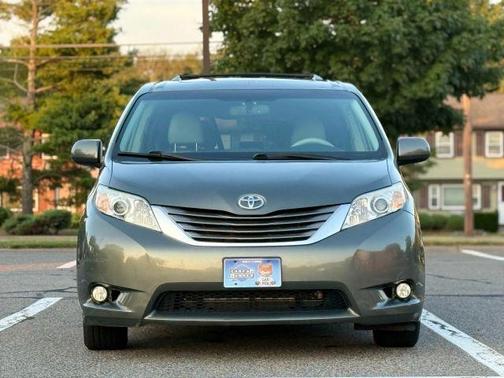 2014 Toyota Sienna XLE