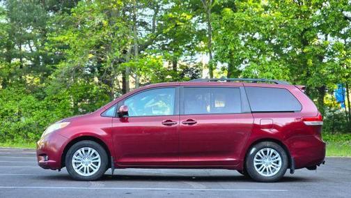 2012 Toyota Sienna XLE