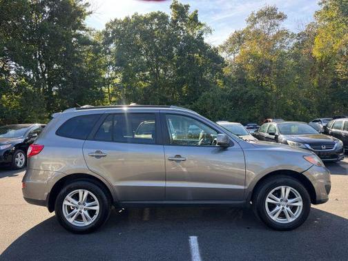 2011 Hyundai SANTA FE SE