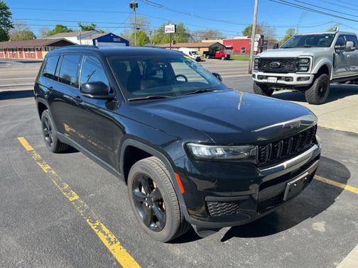 Diamond Black Crystal Pearlcoat 2023 Jeep Grand Cherokee L Altitude