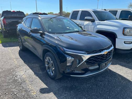 Mosaic Black Metallic 2024 Chevrolet Trax LT