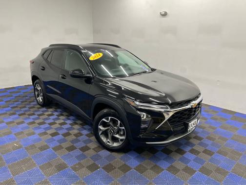 Mosaic Black Metallic 2024 Chevrolet Trax LT