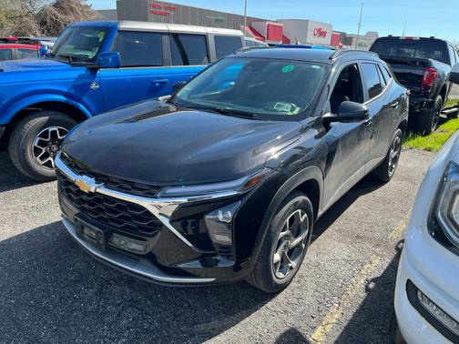 Mosaic Black Metallic 2024 Chevrolet Trax LT