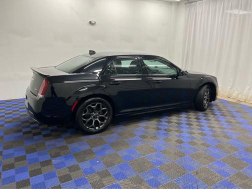 2018 Chrysler 300 S