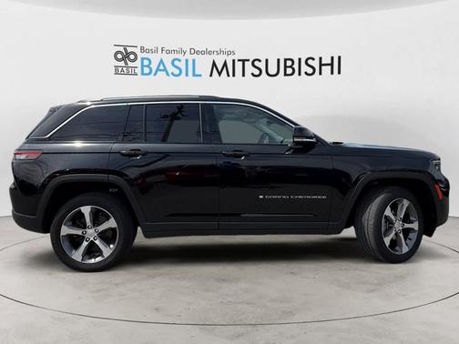 Diamond Black Crystal Pearlcoat 2023 Jeep Grand Cherokee 4xe