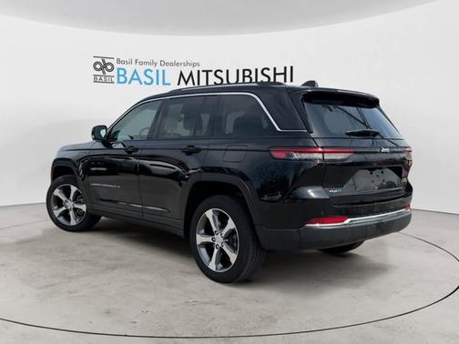 Diamond Black Crystal Pearlcoat 2023 Jeep Grand Cherokee 4xe