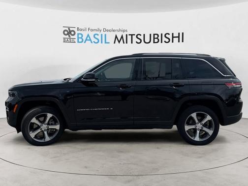 Diamond Black Crystal Pearlcoat 2023 Jeep Grand Cherokee 4xe