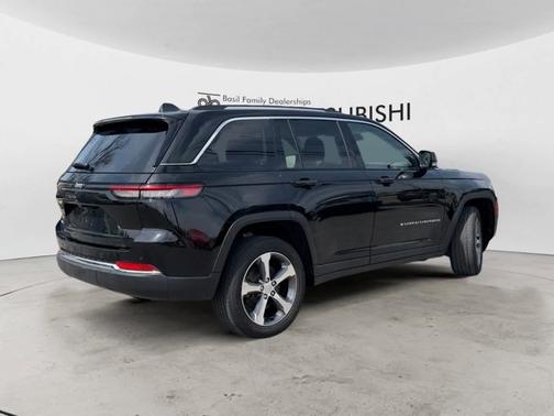 Diamond Black Crystal Pearlcoat 2023 Jeep Grand Cherokee 4xe