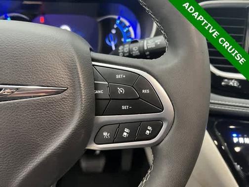 2023 Chrysler Pacifica Hybrid Touring L