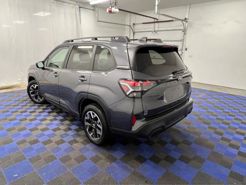 2025 Subaru Forester Base