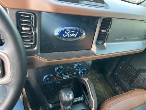 Velocity Blue Metallic 2024 Ford Bronco Outer Banks