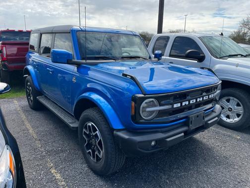 Velocity Blue Metallic 2024 Ford Bronco Outer Banks