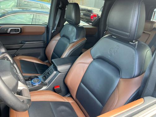 Velocity Blue Metallic 2024 Ford Bronco Outer Banks
