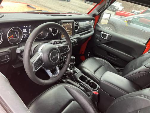 2023 Jeep Wrangler Sahara Altitude