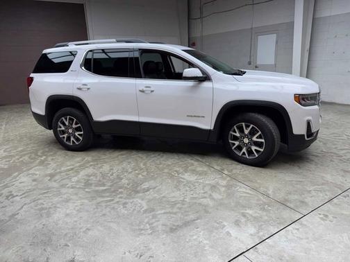 Summit White 2023 GMC Acadia SLT
