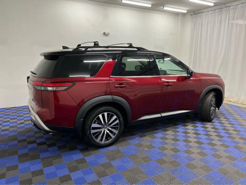 2022 Nissan Pathfinder Platinum