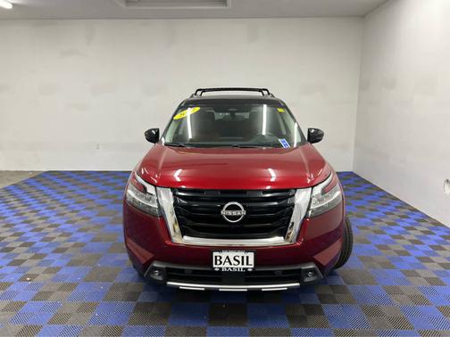 2022 Nissan Pathfinder Platinum