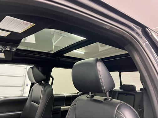 2022 Ford F-250 LARIAT 4WD Crew Cab 6.75 Box