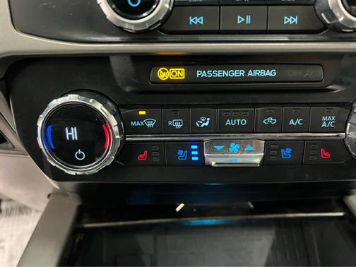 2022 Ford F-250 LARIAT 4WD Crew Cab 6.75 Box