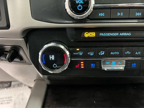 2022 Ford F-250 LARIAT 4WD Crew Cab 6.75 Box