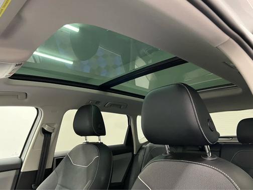 Pure White 2023 Volkswagen Taos SE