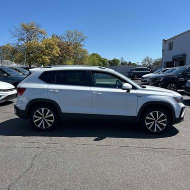 Pure White 2023 Volkswagen Taos SE