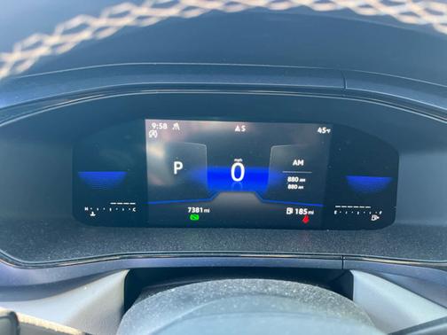 Pure White 2023 Volkswagen Taos SE
