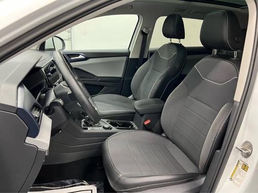 Pure White 2023 Volkswagen Taos SE