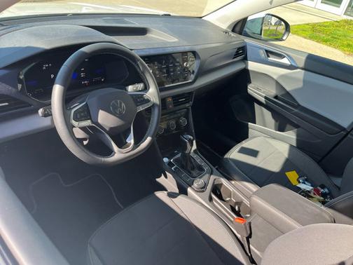 Pure White 2023 Volkswagen Taos SE
