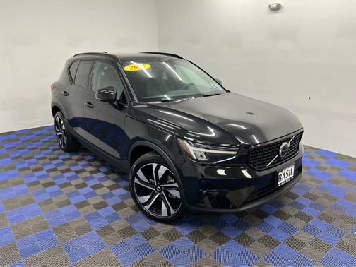 2025 Volvo XC40 Plus Dark Theme