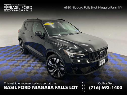 2025 Volvo XC40 Plus Dark Theme