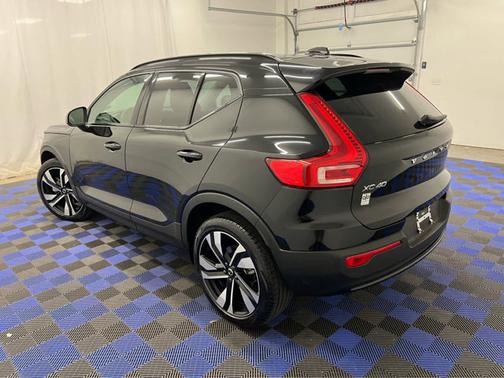 2025 Volvo XC40 Plus Dark Theme